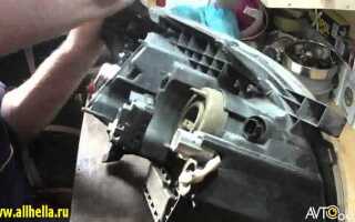 Как снять фару тойота авенсис 2005 года