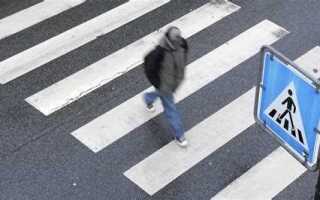 Как нужно пересекать пешеходный переход яндекс ответы