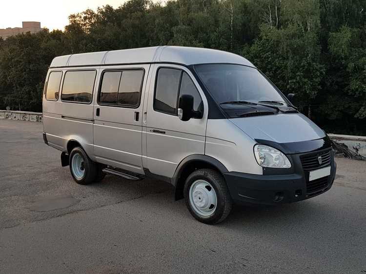 Как количество мест в Газ 32213 зависит от назначения автомобиля?