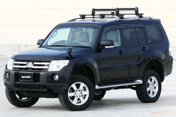 Особенности внешнего оформления модели Mitsubishi Pajero 4 GLS