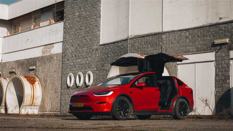 Как открыть tesla model x plaid