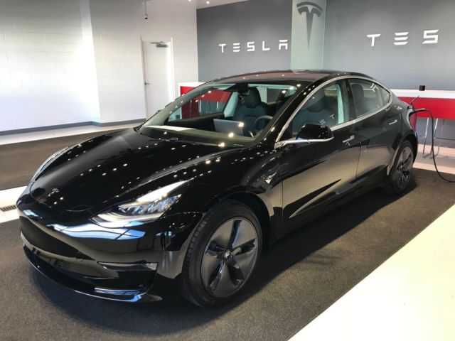 Сравнение стоимости новой и подержанной Tesla Model 3