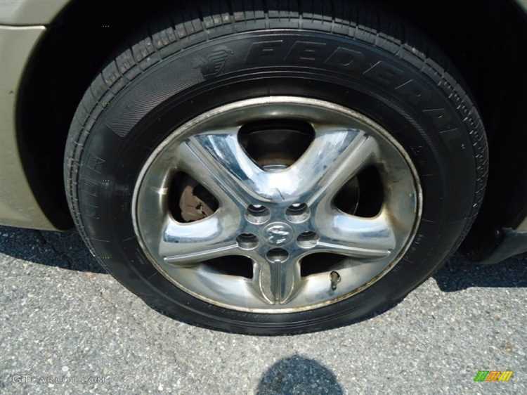 Размеры штатных колес для Dodge Stratus 2004 года