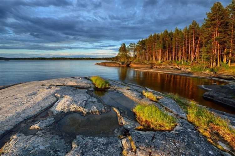 Как температура воды зависит от времени суток и местоположения озера