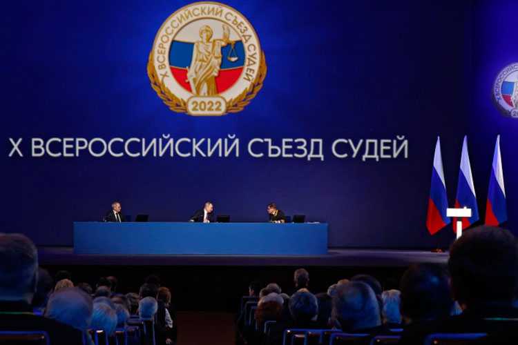 Кто уступает при наличии знаков «Уступи дорогу» или разметки