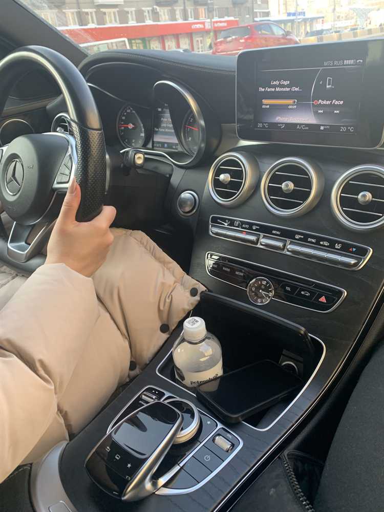 Особенности скрытых подстаканников в Mercedes E200