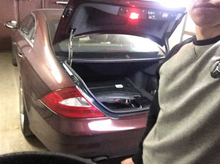 Подстаканники в дверных панелях Mercedes E200