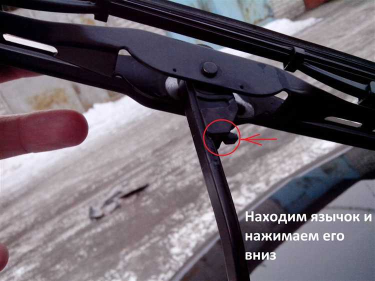 Особенности демонтажа заднего стеклоочистителя
