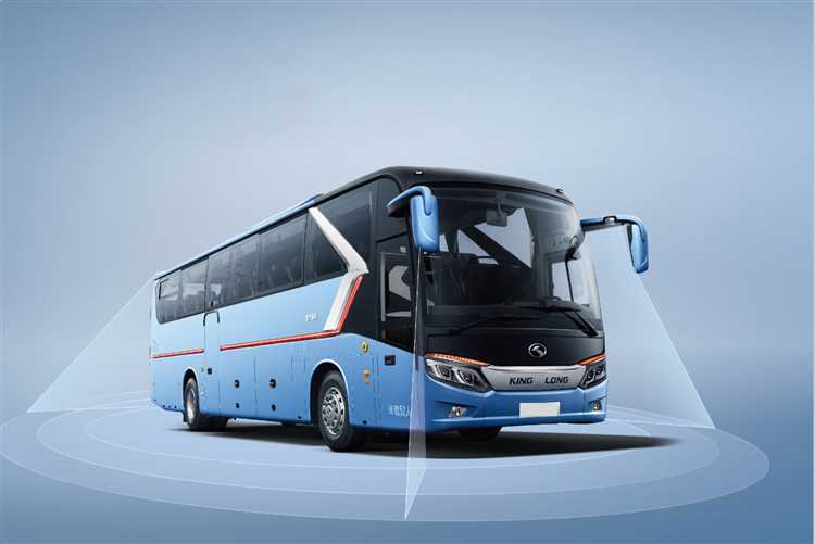 Сколько мест в XMQ6127C для водителя и обслуживающего персонала