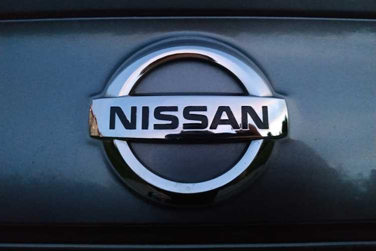 Как распределены доли участия между Renault, Nissan и Mitsubishi