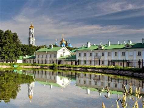 Стоянки с заправками и зонами отдыха для путешественников