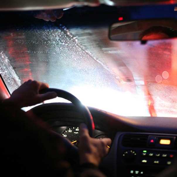 Почему стекла запотевают именно в дождливую погоду