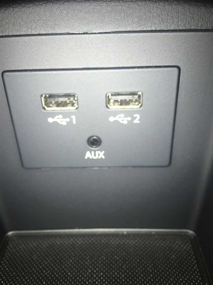 Где находится USB разъём в передней части салона Audi A3