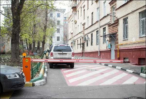 Как открыть шлагбаум во дворе без пульта