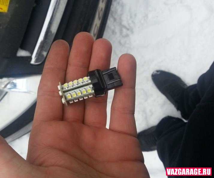 Как поменять лампочку ходовых огней на гранте