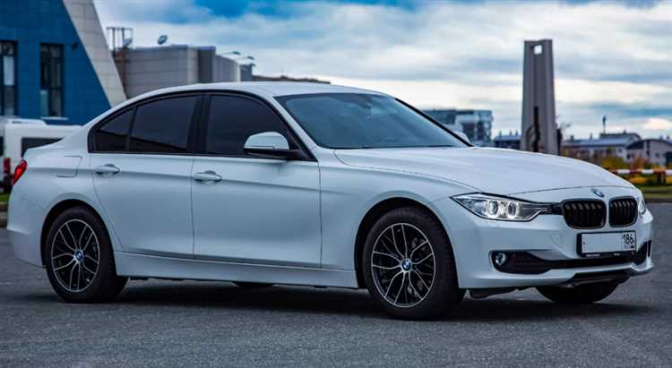 Объем бака BMW 318i F30 с разными типами кузова