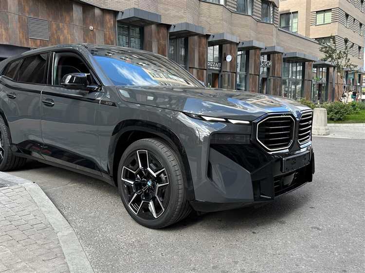 Средняя цена BMW XM 2023 в России