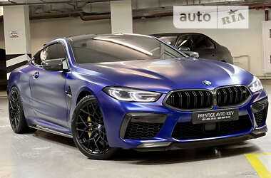Как изменяется цена BMW M8 при выборе индивидуальной окраски и отделки салона