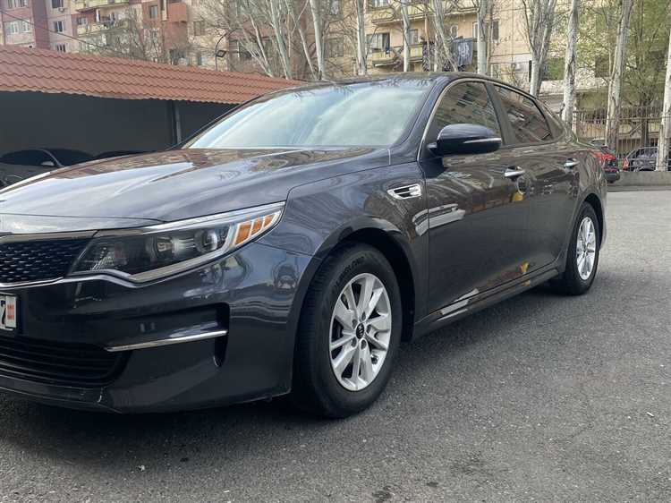 Сколько стоит Kia Optima после ДТП или с окрасами