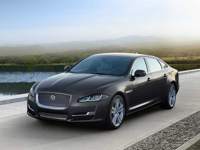 Разница в цене между бензиновыми и электрическими Jaguar