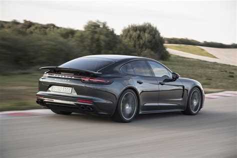 Актуальная стоимость Porsche Panamera 4 в России на середину 2025 года