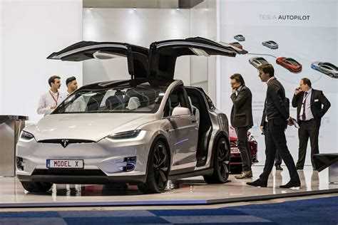 Какая модель Tesla считается самой дорогой на сегодняшний день