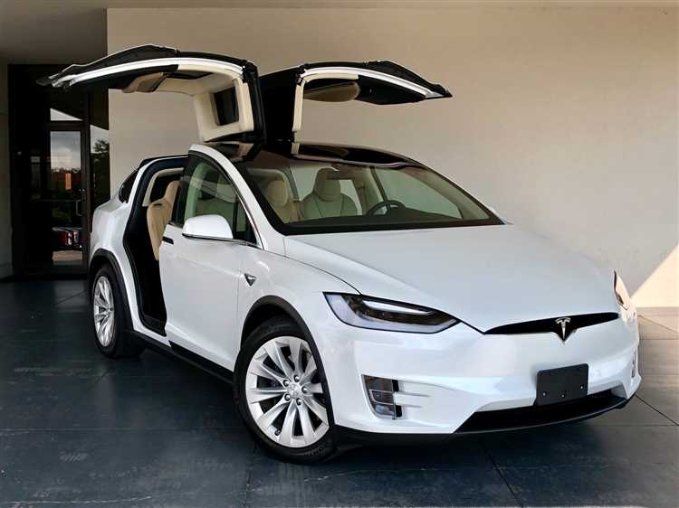 Где и как выгоднее купить Tesla в российских рублях