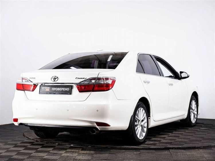 Минимальная стоимость базовой комплектации Toyota Camry 5