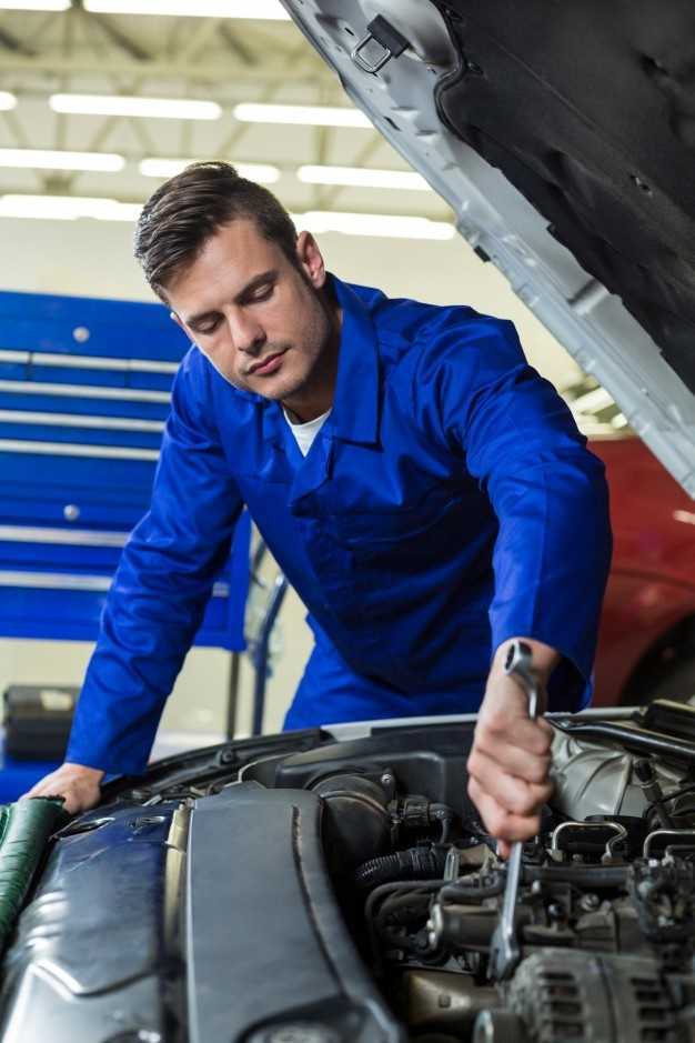 Как найти работу автомехаником и что для этого нужно?