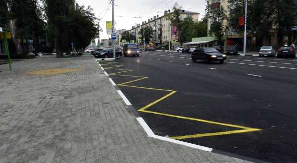 Как правильно интерпретировать черно белую разметку на бордюре в разных регионах