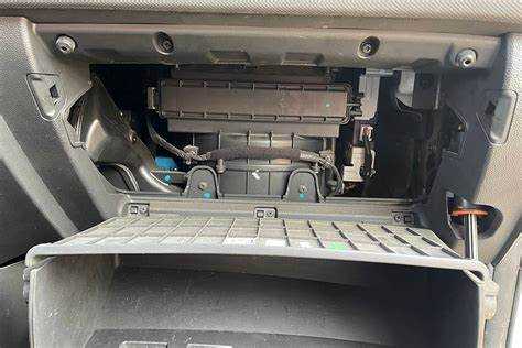 Точное расположение фильтра в салоне Mercedes ML 164