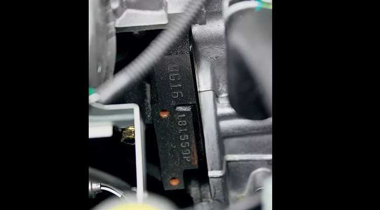 Где расположен номер двигателя на бензиновом Nissan Pulsar