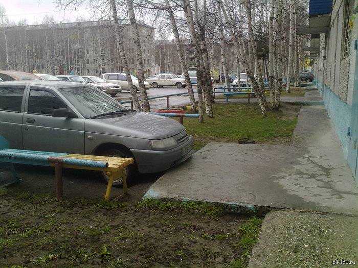 Что делать, если позади сигналят во время парковки