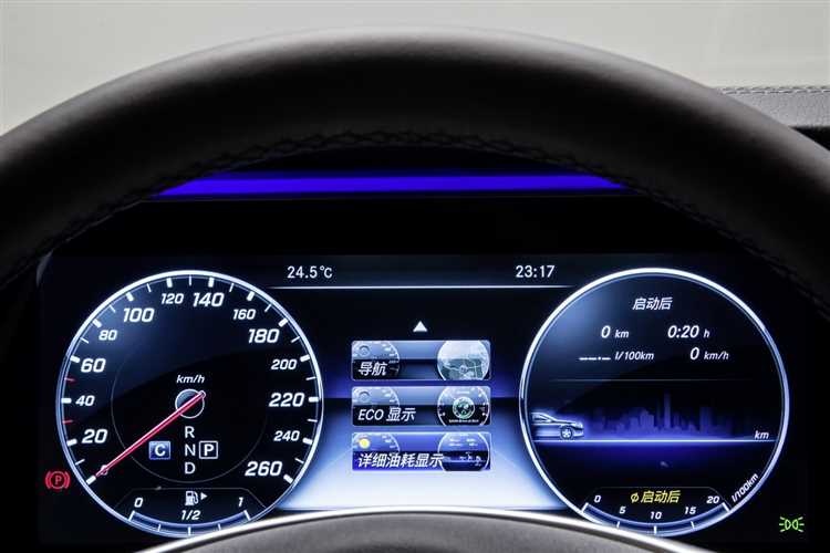 Удлинённая колесная база (LWB) добавляет от 10 до 20 см к длине автомобиля, что напрямую влияет на комфорт пассажиров второго ряда. В первую очередь это увеличенное пространство для ног, улучшенная посадка и снижение усталости при длительных поездках.