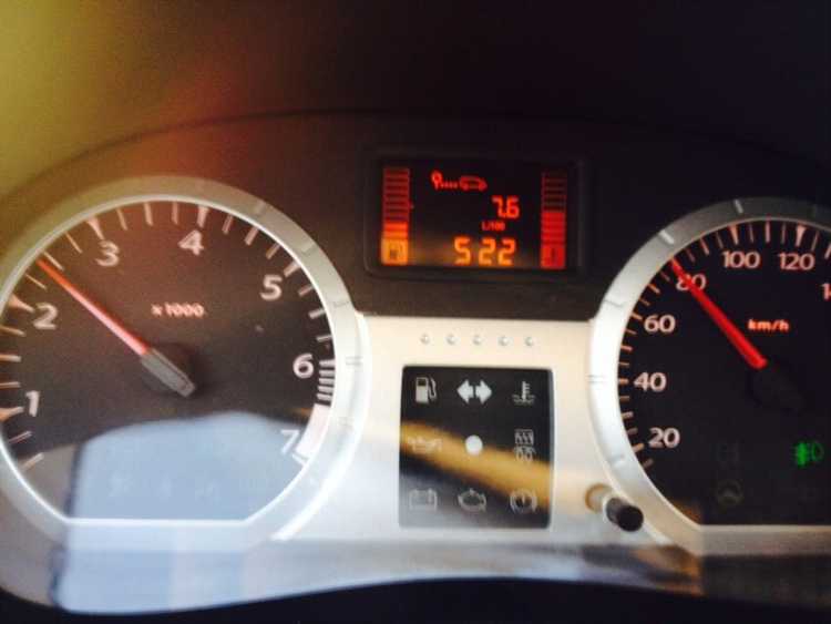 С какой стороны автомобиля проще всего добраться до датчика