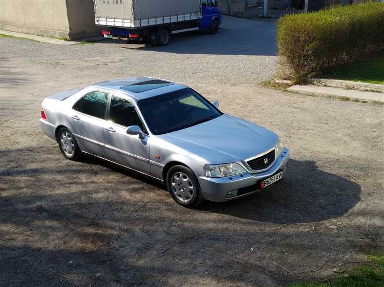Замена компонентов системы TCS в моторном отсеке Honda Legend KA9