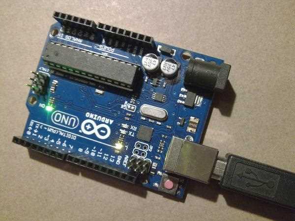 Удаление микроконтроллера с платы Arduino Uno